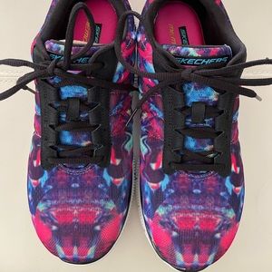 Skechers Womens Sneakers Size 7.5